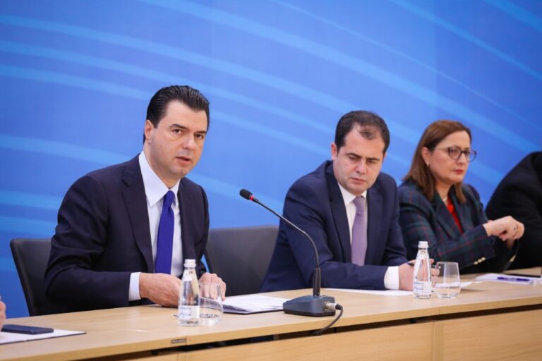 Basha i përgjigjet Topallit