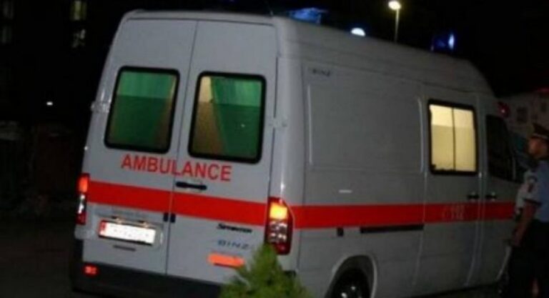 Himarë, makina me shpejtësi humb kontrollin dhe përplaset me motorin
