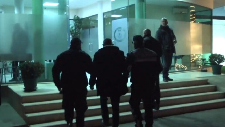 SKANDALI tjetër/ Polici i arrestuar në Durrës la të lirë të akuzuarin për përdhunimin e një vajze