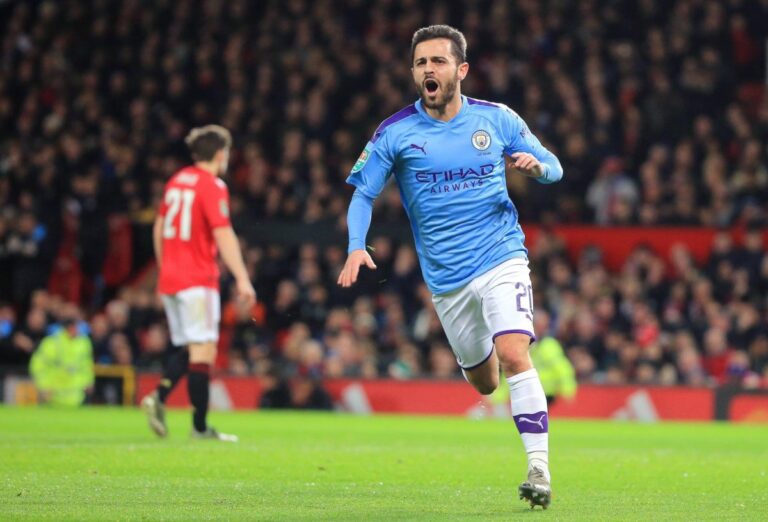 City mund me lehtësi United në derbin e parë, pranë finales në Carling Cup (VIDEO)