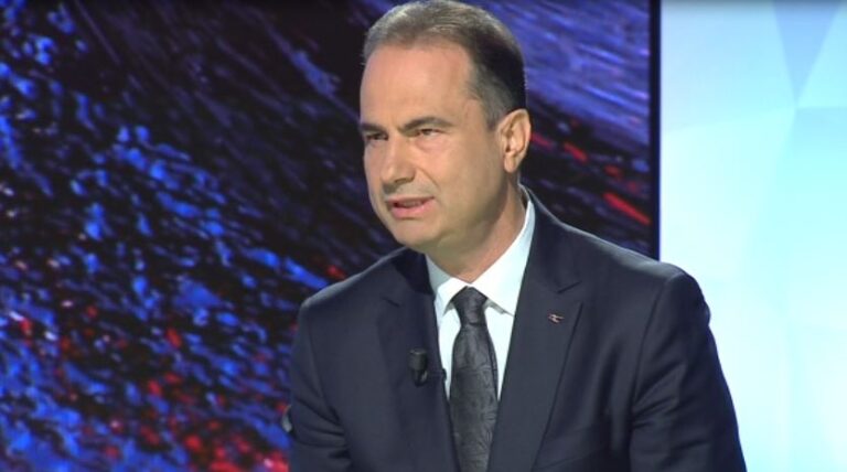 Luçiano Boçi: Ministria e Arsimit grabit studentët ekselentë