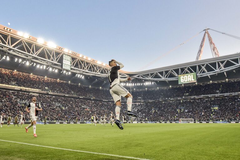 Ronaldo i lë “targën” Messit me këtë rekord fantastik në karrierë