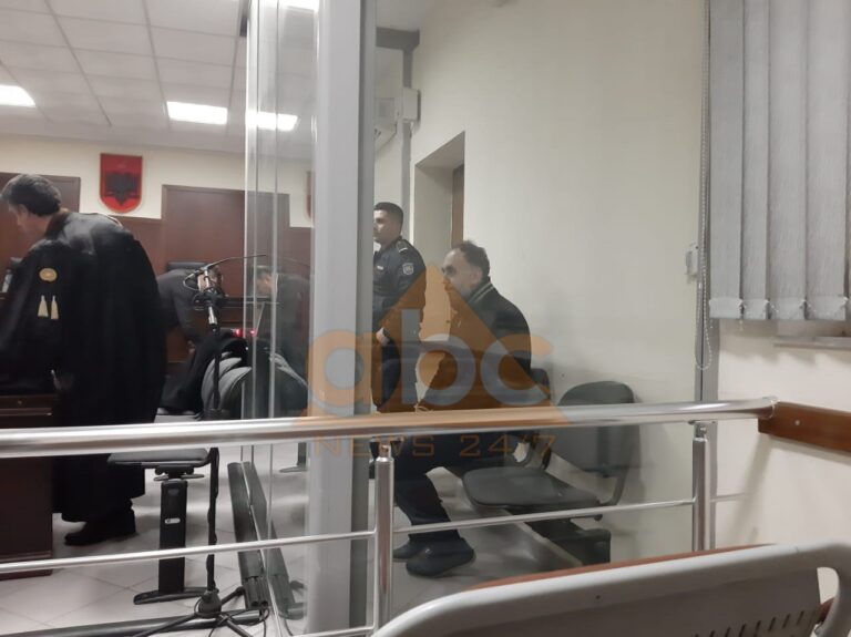 Miku i mësuesit del para gjykatës, shtyhet seanca për Selami Simsekun
