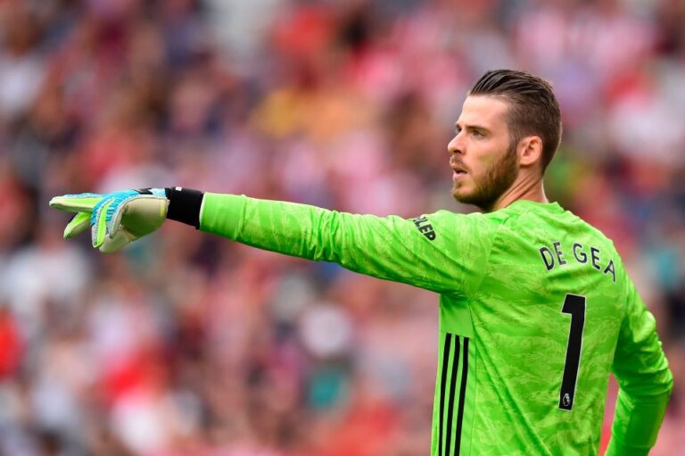FOTO/ De Gea ndez derbin, i drejton gishtin e mesit sulmuesit të Cityt