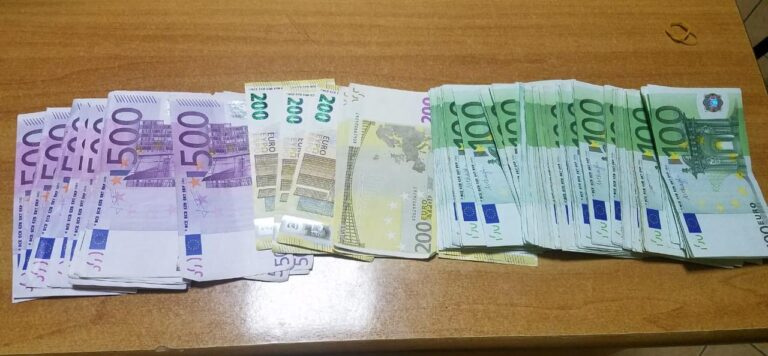 I riu kapet me 20 mijë euro në Rinas, ja ku i kishte fshehur
