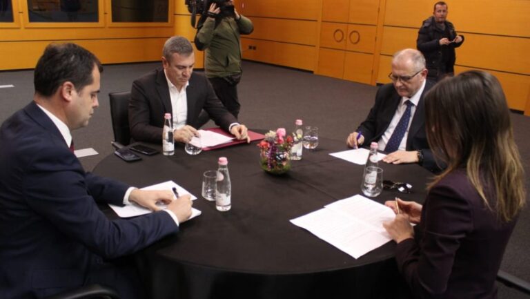 Reforma Zgjedhore/ Takim mes Gjiknurit, Bylykbashit, Hajdarit dhe Vasilit