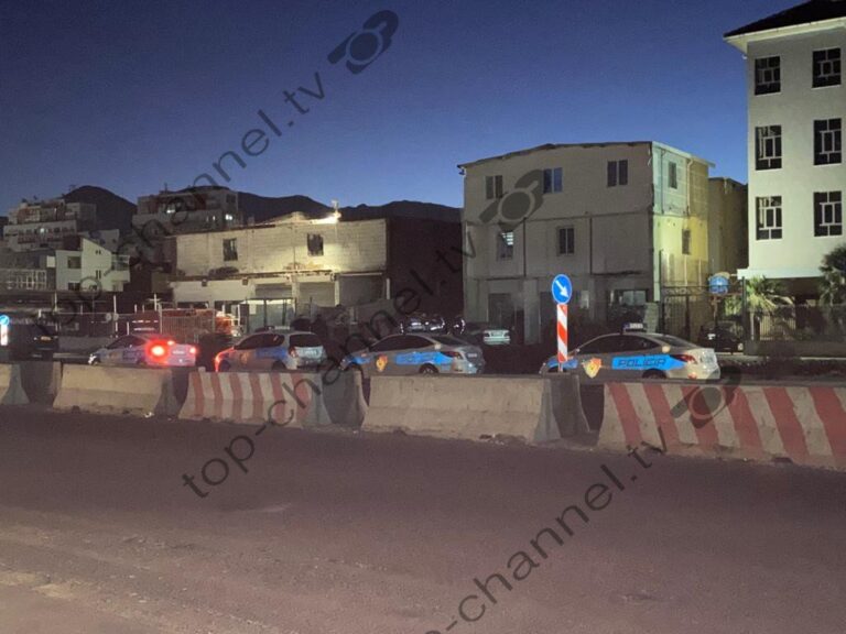 Policia rrethon herët në mëngjes ndërtimet që do shemben në Astir