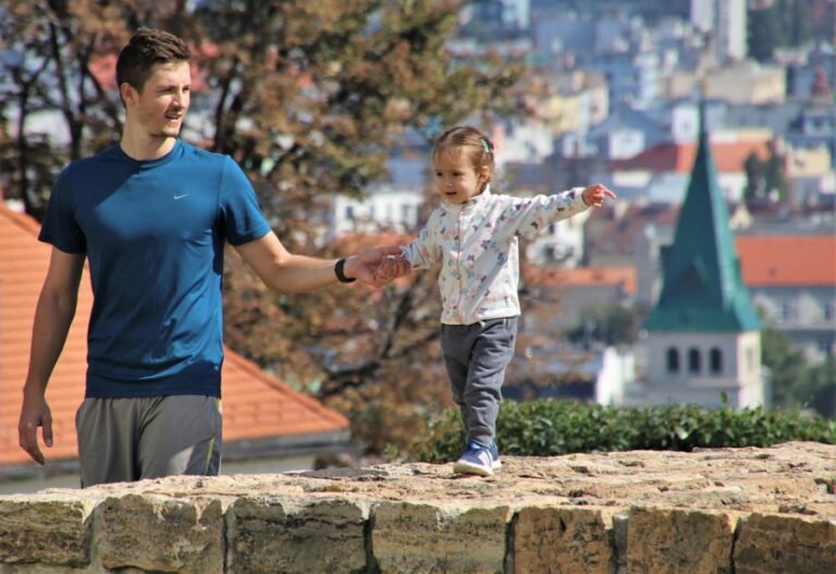 Hungari, shteti merr në pronësi klinikat “In Vitro” për të shtuar popullatën
