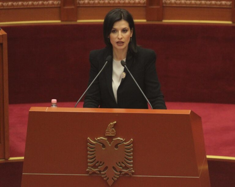 Deputetja Gjonaj: Ndryshimet në ligjin për studentët e mjekësisë, reflektim i vendimeve të Kushtetueses