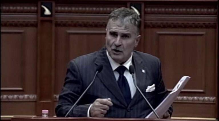 Rubrika gazmore/ Cila është fjala që Kujtim Gjuzi nuk përdor kurrë. Çfarë e inatosi ministren Gjonaj
