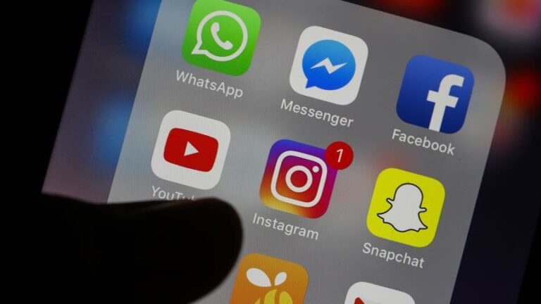 Adoleshentët që kalojnë më shumë se 9 orë në rrjetet sociale rrezikohen nga depresioni