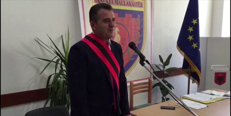 Pas akuzave të PD, kryebashkiaku i Mallakastrës në Polici për shenjat e gishtave