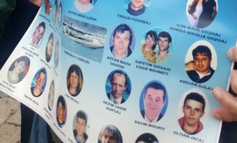 16 vite nga tragjedia e Vlorës, familjarët: Dosjen ta marrë në dorë SPAK, duam drejtësi (VIDEO)