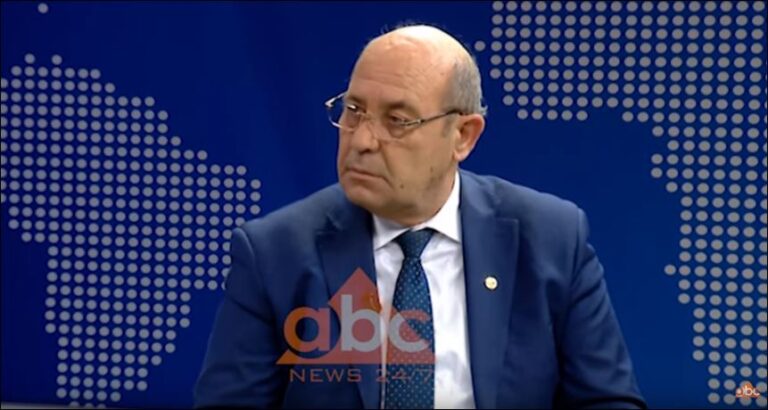 Juristi: Kryebashiaku Alla duhet shkarkuar menjëherë! Të nisin hetimet për kërcënimin e gazetarit