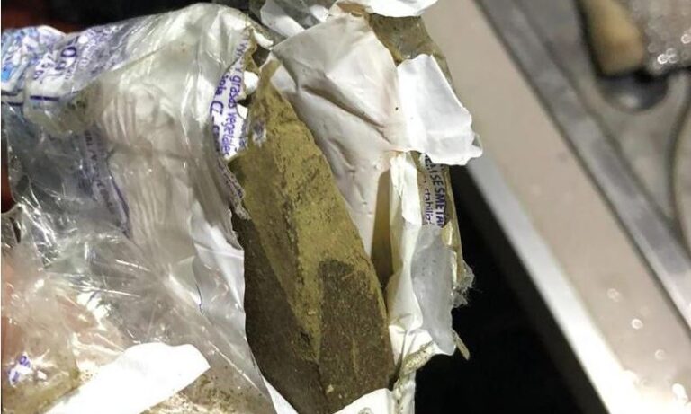 Kapen 17 kg marijuanë në një banesë në Selanik, në kërkim një shqiptar