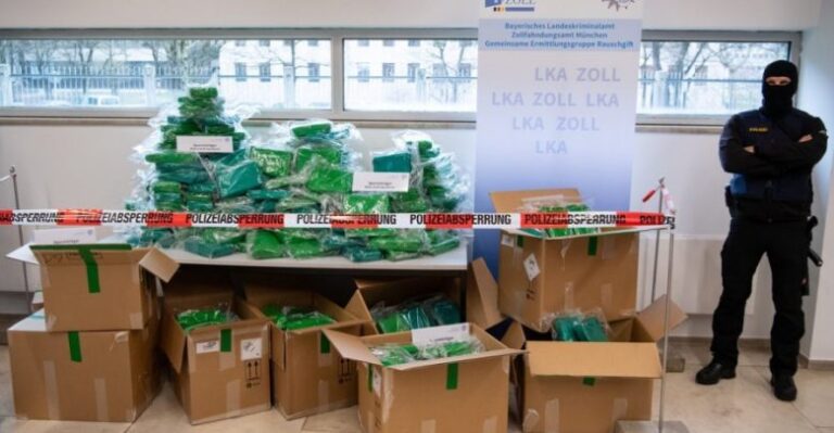 U kapën me 500 kg kokainë, shqiptarët dyshohet se hodhën…
