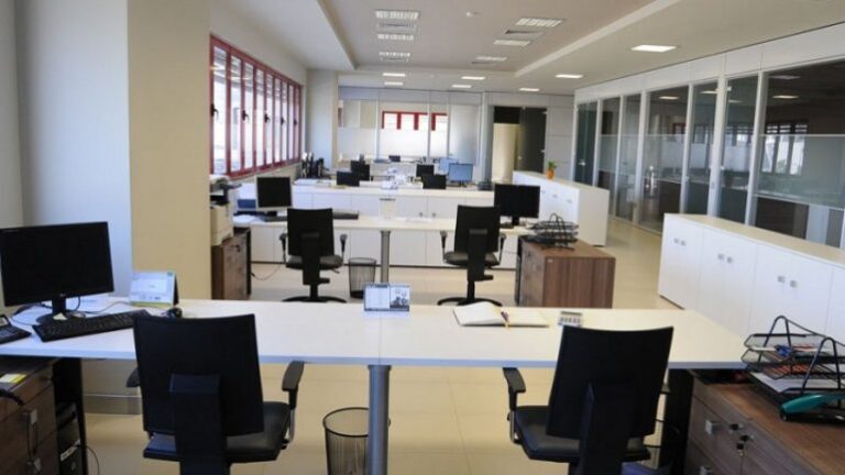 Instituti Shqiptar i SME-ve: Korrupsioni dhe pagat e ulëta largojnë fuqinë punëtore nga Shqipëria