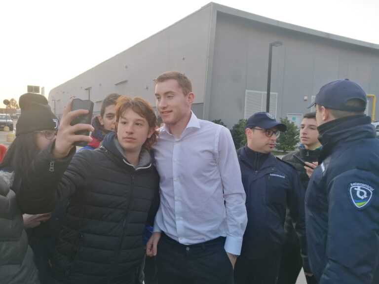 Mbërrin për të kryer vizitat te Juventus super talenti suedez (VIDEO)