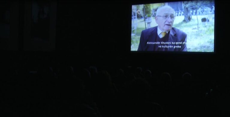 “Shqipja në bën shqiptarë”, premiera e dokumentarit shfaqet te “Marubi”