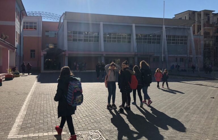 ISHP publikon udhëzimin për shkollat: Mësuesit duhet të jenë të vaksinuar