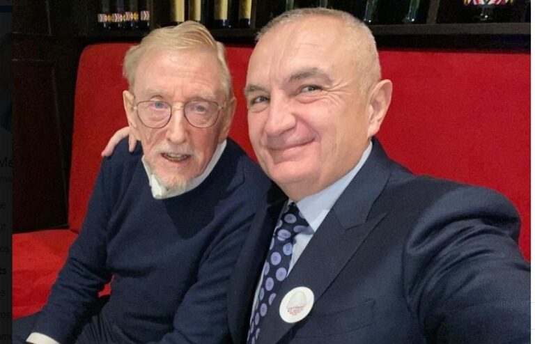 Masakra e Reçakut/Meta me Ambasadorin Walker: Bëri denoncimin historik: Krim kundër njerëzimit
