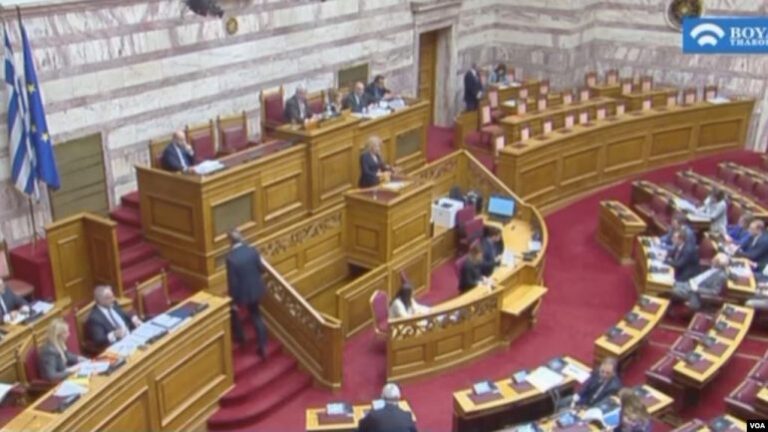Komisioni parlamentar grek pro marrëveshjes për lejet shqiptare të drejtimit të automjeteve