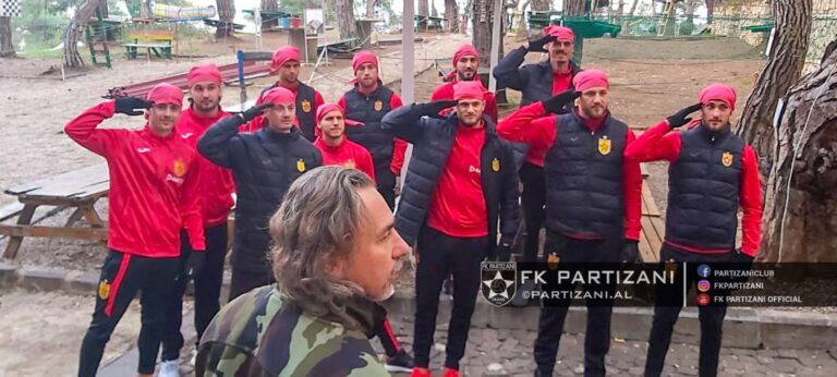 Lojtarët e Partizanit transformohen në “ushtarë” në Turqi, argëtohet me lojëra