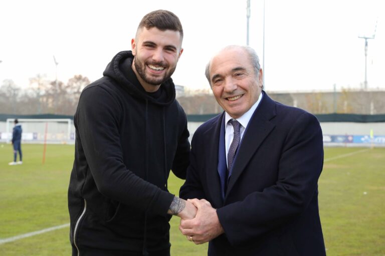 FOTO/ Marrin fund dilemat, Cutrone prezantohet te ekipi i ri