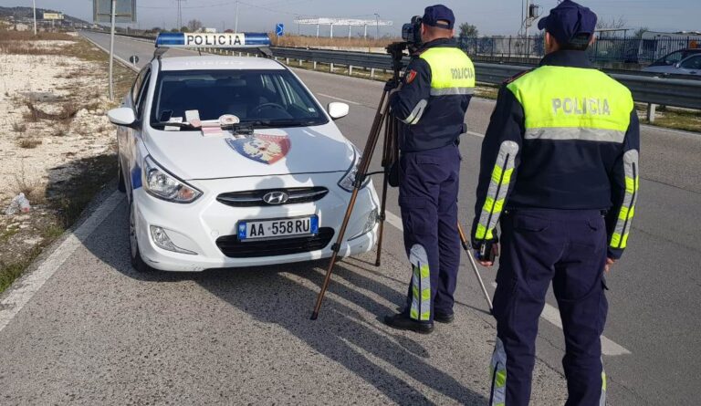 Arrestohen 5 shoferë për shkelje të rregullave të qarkullimit, pezullohen 42 leje drejtimi
