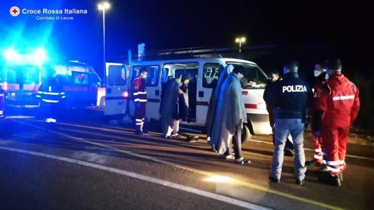 U nis nga Shqipëria, kapet në Itali gomonia me 33 emigrantë