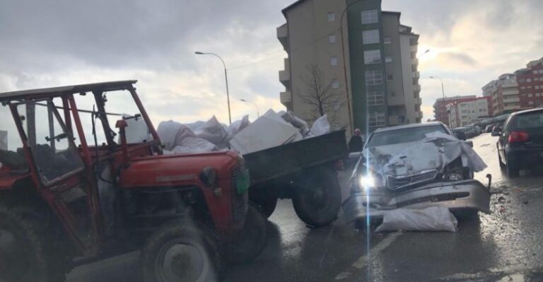 Makina bëhet copë nga zetori, nuk ka të lënduar (FOTOT)