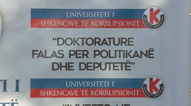 Shitja e notës, studentët akuzojnë pedagogët për korrupsion