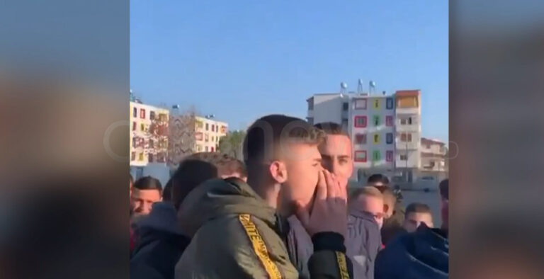 Shkolla e Roskovecit pa ngrohje, gjimnazistët në protestë: “Rama ik”