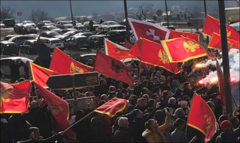 VIDEO/ Malazezët protestë kundër serbëve, aty shihet edhe flamuri shqiptar
