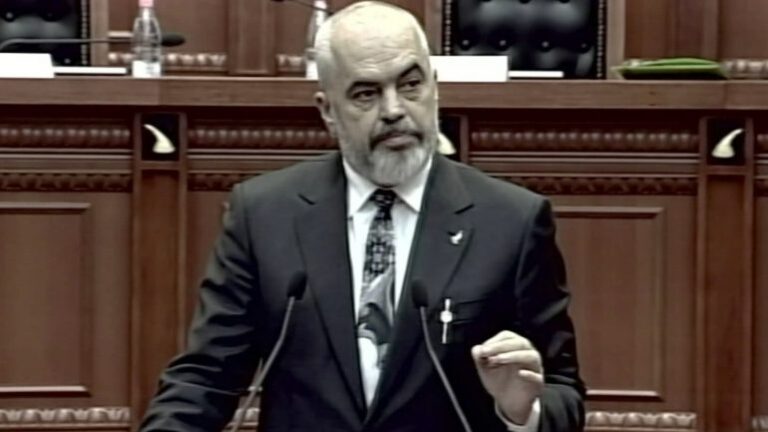 Rama paralajmëron ndërtuesit që kanë kate pa leje: Shembet ose sekuestrohet