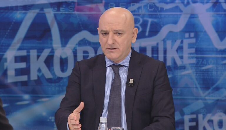 Rama: Vet Ali e vet Kadi, vet shkruaj e vet vulos!