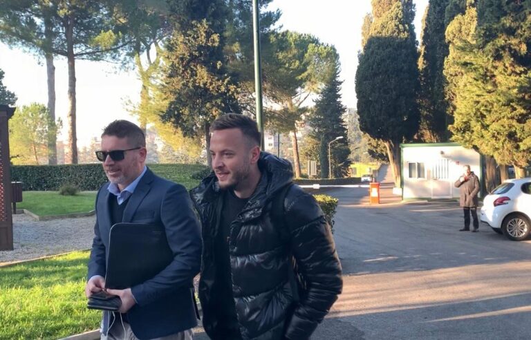 VIDEO-LAJM/ Rrahmani transferohet te Napoli, dikur “injorohej” nga De Biasi
