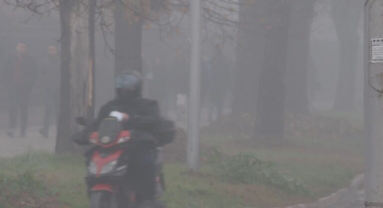 Nga transporti falas deri te rritja e kostos së parkimit, ja masat e Shkupit për të parandaluar ndotjen e lartë
