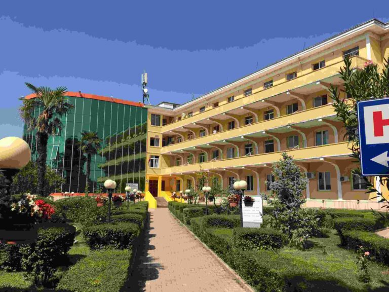Hidhet nga “Shefqet Ndroqi” pacienti 60-vjeçar me Covid-19, ndërron jetë në vend