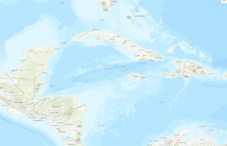Tërmet me magnitudë 7.7 godet Xhamajkën, pritet të goditet nga Tsunami