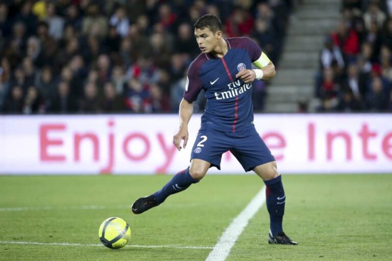 Agjenti i Thiago Silvës paralajmëron largimin e brazilianit nga PSG