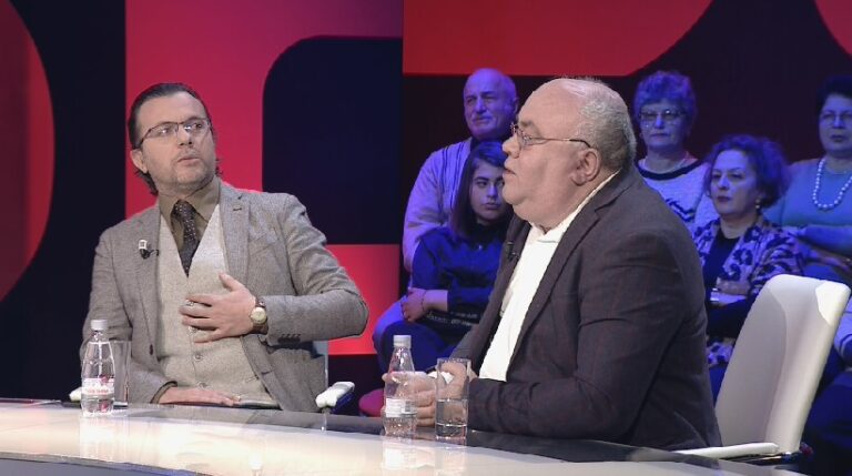 Shpërthen Myftaraj ndaj Laert Vasilit: Je Drejtor teatri, sharlatan. Vasili: Kërko falje!