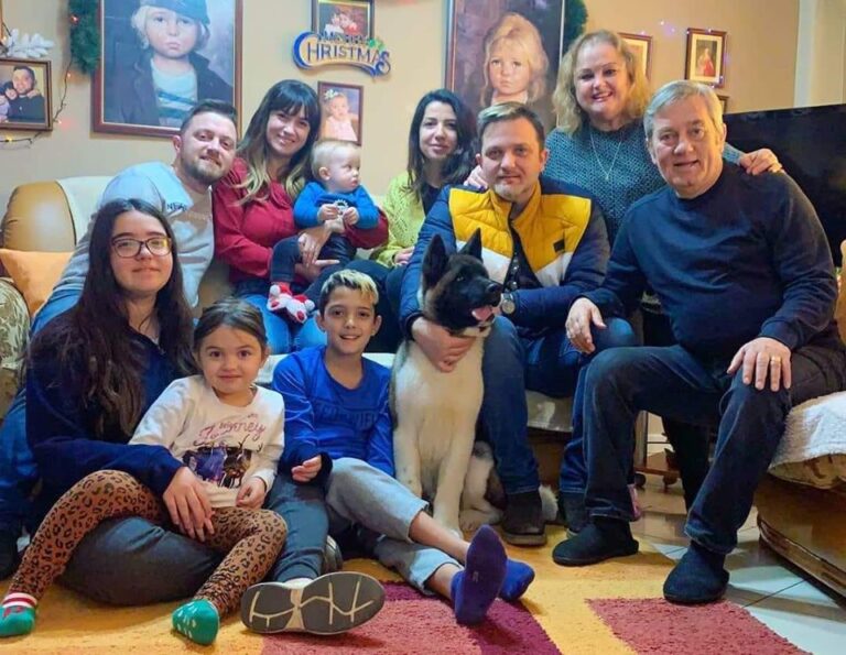 Foto e të madhit Zef Deda me familjen