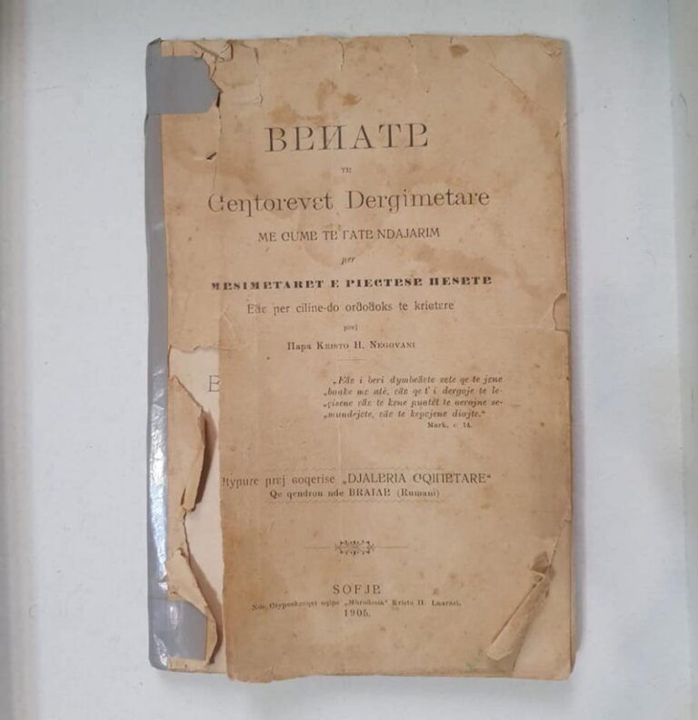 Bukinisti i dhuron muzeut, librin e Papa Kristo Negovanit të 1905-ës