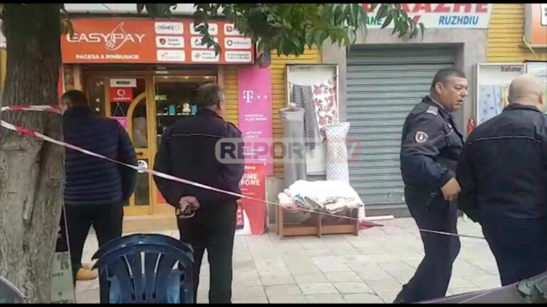 Babai i vrau nënën, vajza shpërthen në britma: Më lini ta shikoj (VIDEO)
