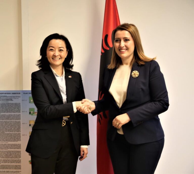 Yuri Kim takon Manastirliun: Zbatoni udhëzimet e OBSH-së, vigjilent ndaj virusit kinez