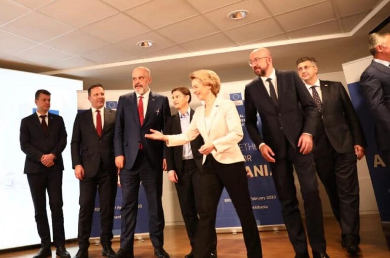Fotoalbum nga konferenca, Rama: Ditë e paharrueshme