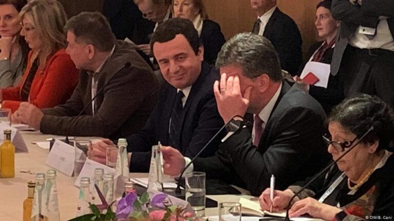 Fjala e Kryeministrit Kurti që zemëroi aleancën Vuçiç-Thaçi- Rama