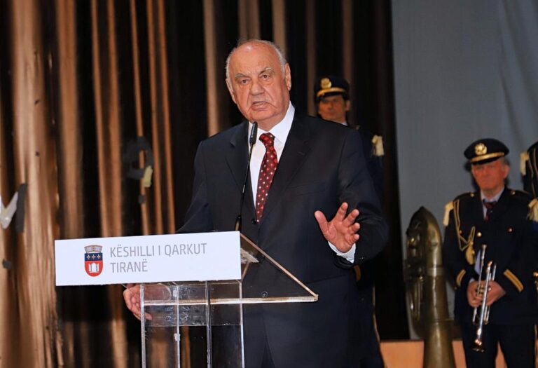Ish-presidenti Moisiu kujton takimet me Zeqon: Fatkeqësi që njerëzit i vlerësojmë pasi nuk janë më