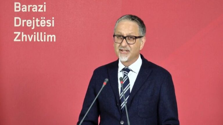 Ministri i Shëndetësisë në Kosovë: Dyshohet për koronavirus, por simptomat nuk janë të njëjta